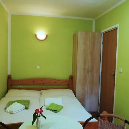 Pri Zamocku * Bešeňová