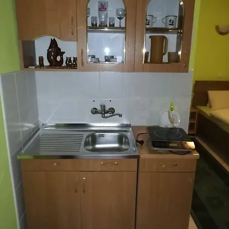 Pri Zámočku Appartamento Bešeňová