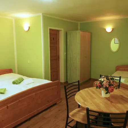 Pri Zámočku Appartamento Bešeňová