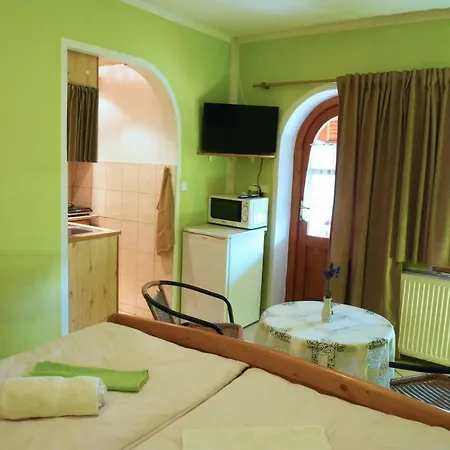 Pri Zamocku Apartament Bešeňová