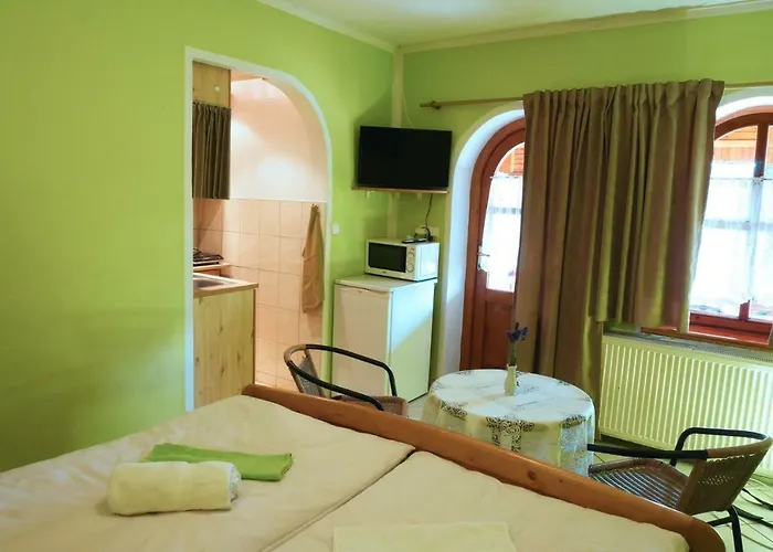 Pri Zamocku Apartment Bešeňová